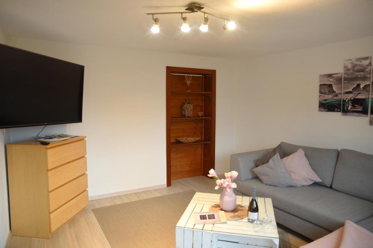 80 M2 Haushaelfte, 3 Zimmer, Parkplaetze, Bis 6 Pers Apartment Waengle Luaran gambar