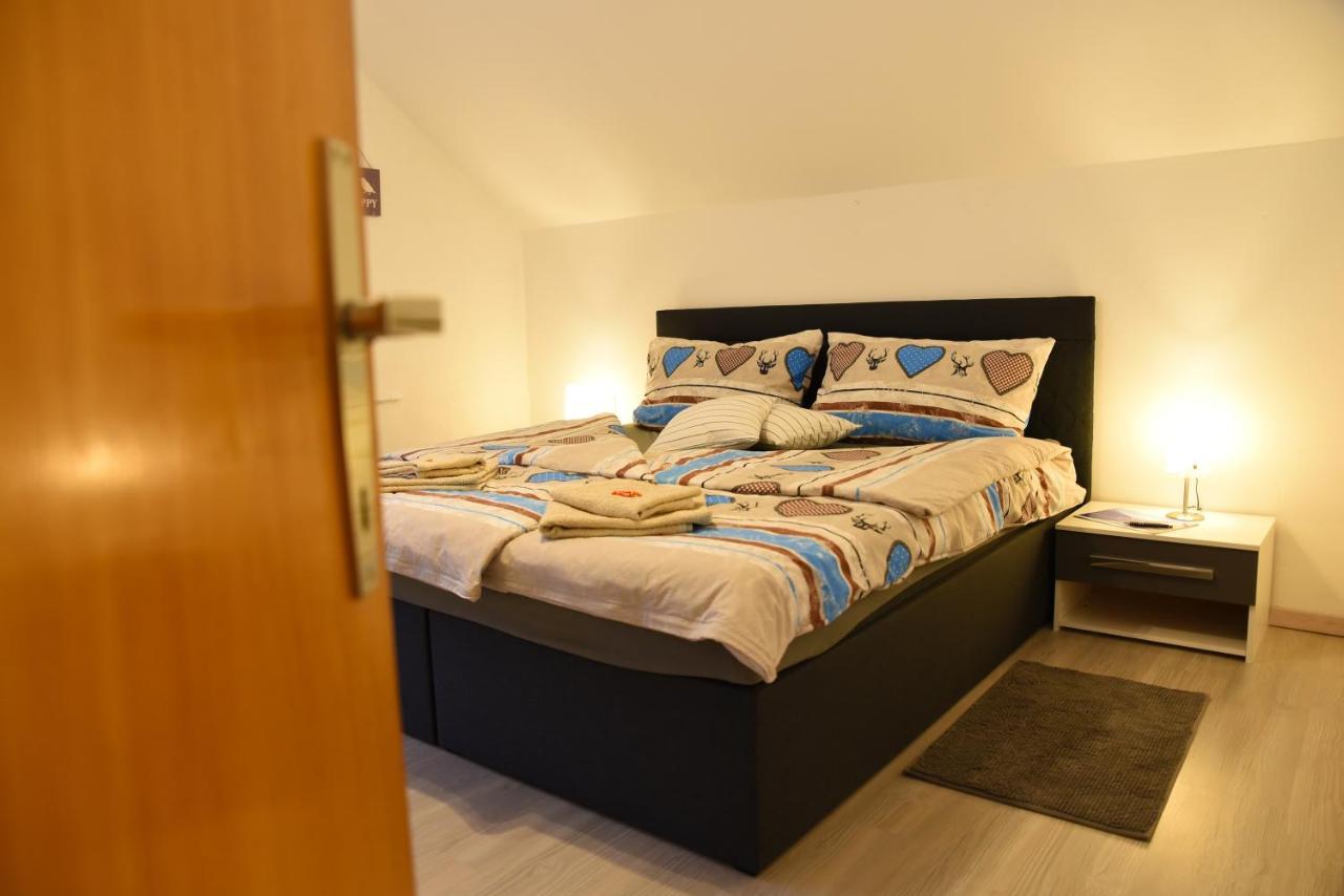 80 M2 Haushaelfte, 3 Zimmer, Parkplaetze, Bis 6 Pers Apartment Waengle Luaran gambar