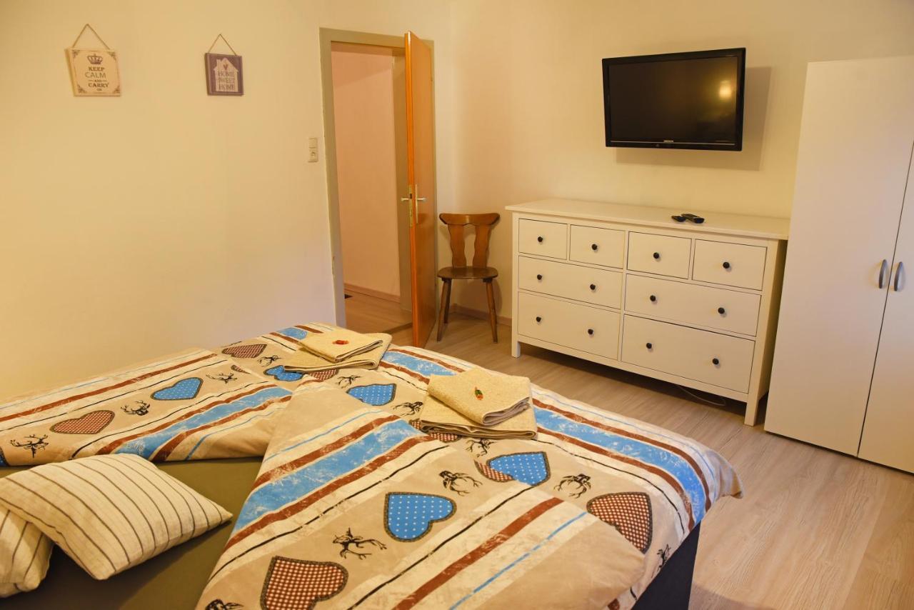 80 M2 Haushaelfte, 3 Zimmer, Parkplaetze, Bis 6 Pers Apartment Waengle Luaran gambar