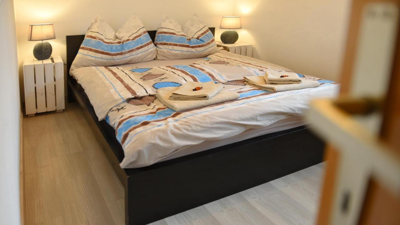 80 M2 Haushaelfte, 3 Zimmer, Parkplaetze, Bis 6 Pers Apartment Waengle Luaran gambar