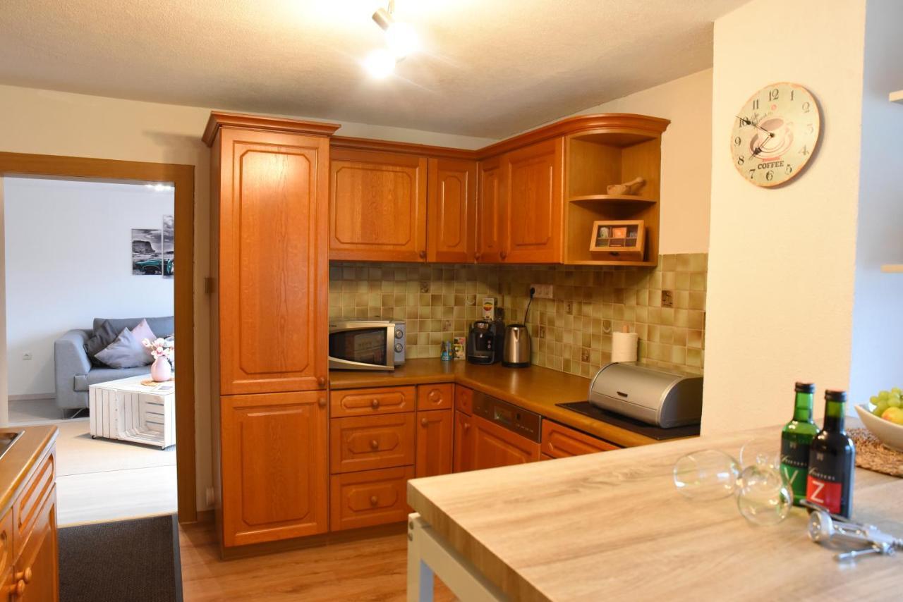80 M2 Haushaelfte, 3 Zimmer, Parkplaetze, Bis 6 Pers Apartment Waengle Luaran gambar